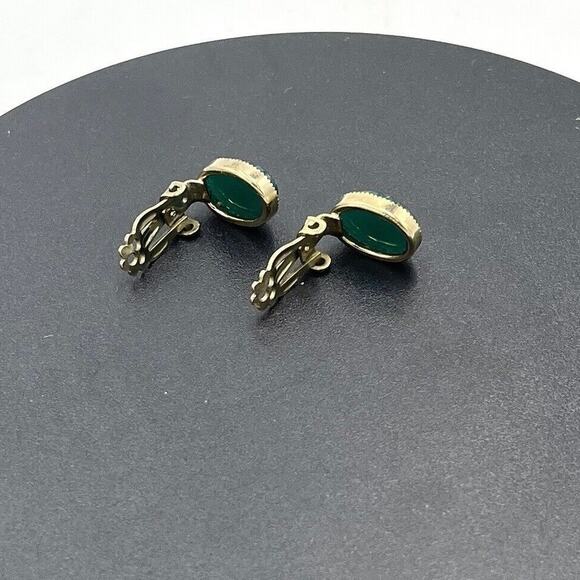 Vintage Green Swirl Glass Carved Scarab Gold Tone Protection Clip-on‎ Earrings - Picture 6 of 12